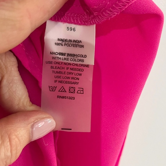 Vince Camuto Women’s Sleeveless Ruffle Front Blouse XS - Picture 7 of 10